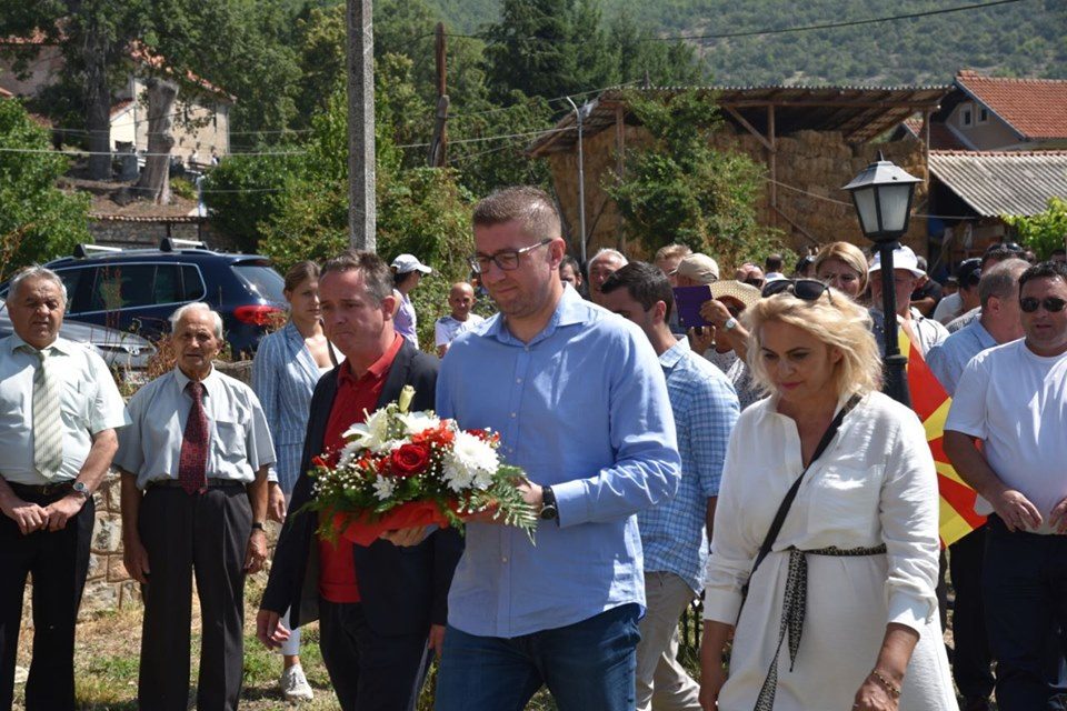 Честитка од Мицкоски по повод Илинден: Битките ќе ги водиме заедно братски под бајракот на Македонија