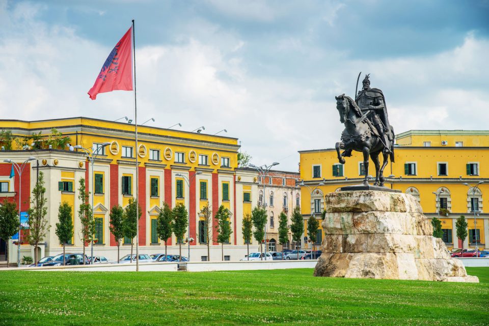 Во Тирана заедничка седница на Парламентите на Албанија и на Косово