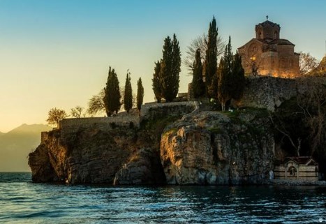 Изложба на фотографии од голем формат од Плаошник, Стоби, Хераклеја во Меморијалната куќа „Христо Узунов“ во Охрид