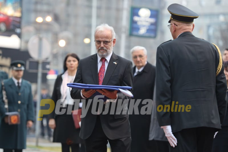 Џукановиќи, Вучичи и Рами гомна да јадат, никој нема ваква моќ и доминација над 2 милиони народ и цела држава