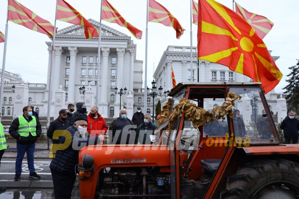 Мицкоски: За шест години власта потроши 25 милијарди евра, да ги прашаме граѓаните што направија