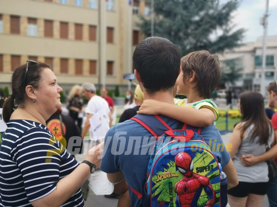 Скопје блокирано – Родителите на деца со посебни потреби гласни против неправдата