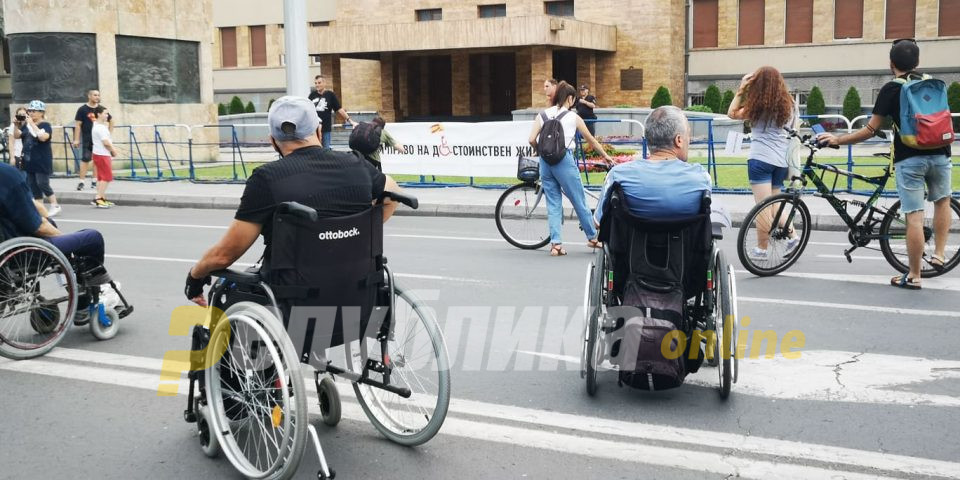 Откако власта одби да го зголеми додатокот, родителите на децата со попреченост повторно ќе протестираат пред Влада