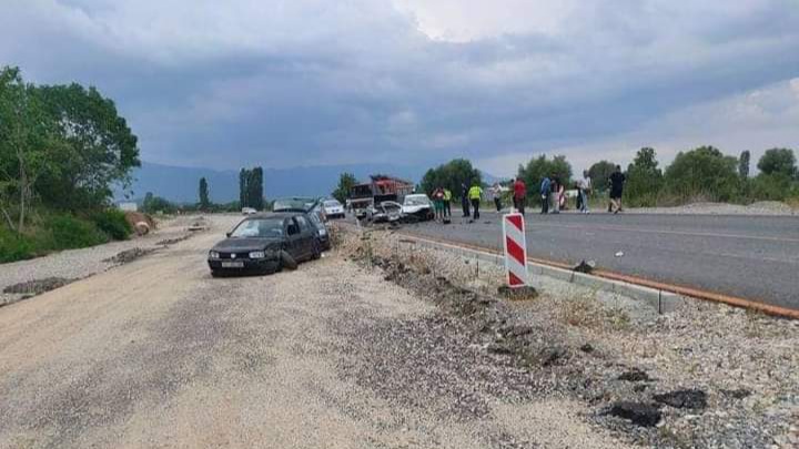 Oхриѓанец удри во заштитна ограда на патот за Св. Наум