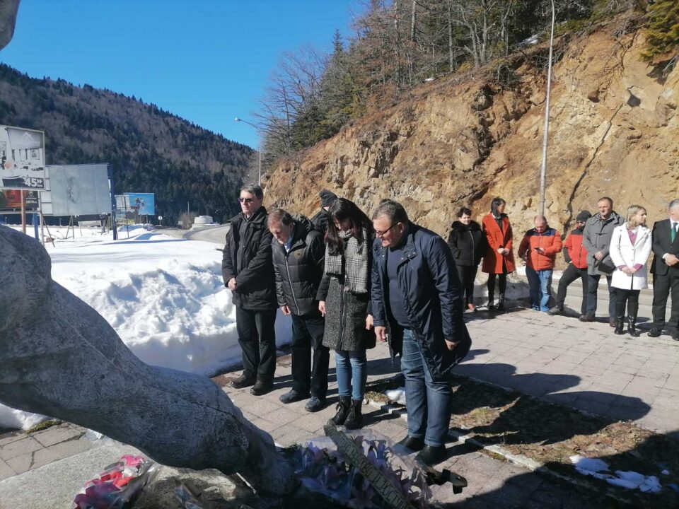 Одбележана годишнината од смртта на загинатите градители на ХЕС Маврово