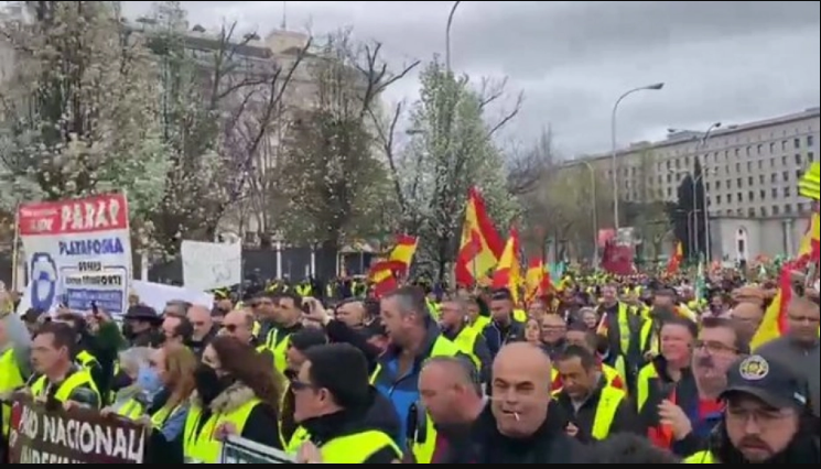 Илјадници луѓе излегоа на протест во Мадрид поради поскапувањето на горивото