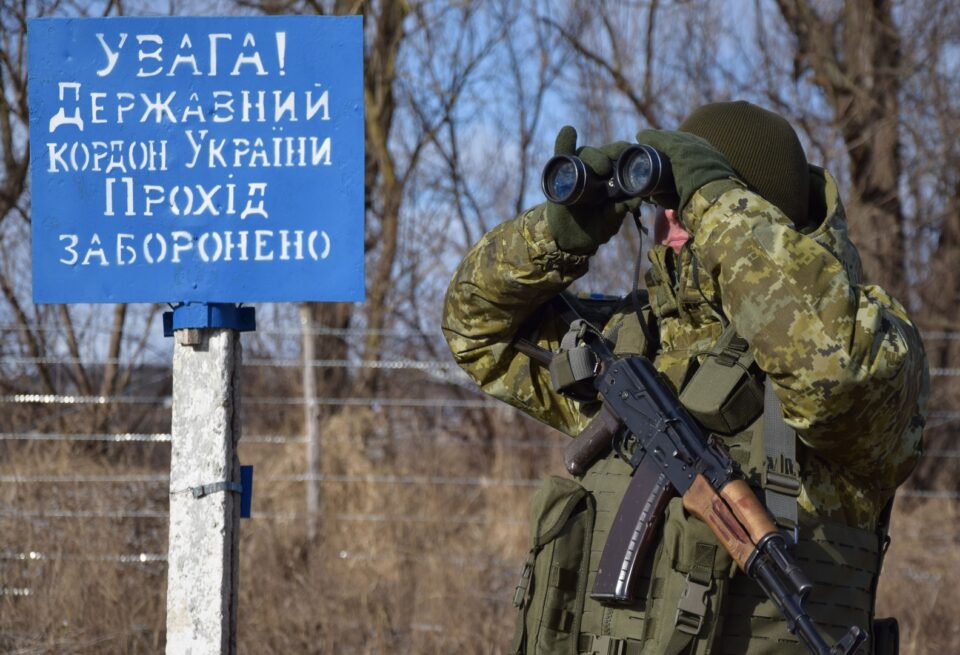 Најмалку девет лица загинаа во напад од воздух врз телевизиска кула во северна Украина