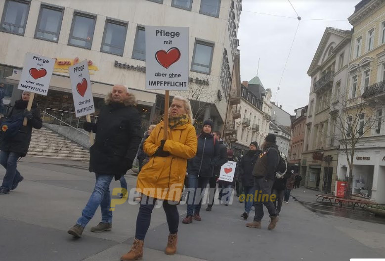 Паѓа животниот век на Германците