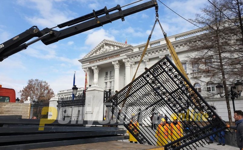 Притисоци и закани врз вработените во Владата откако најавиле протест пред Владата: Функционерите со 78% повисоки плати не им даваат покачување