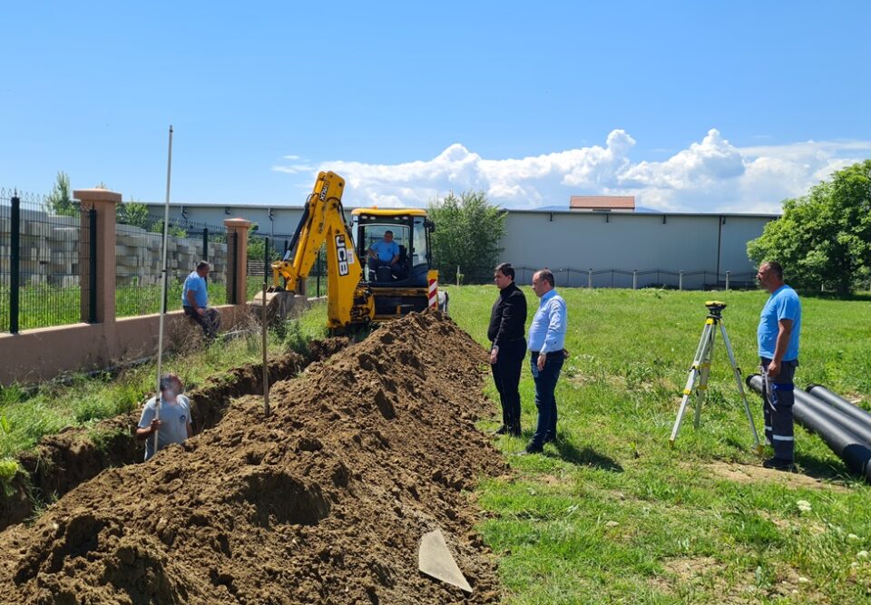 По најавата за обилни врнежи: Ставени во функција сите расположливи средства за чистење на речните корита и критичните точки