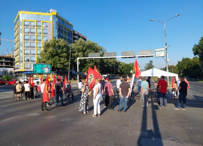 Блокиран влезот на Скопје во Автокоманда, ССМ продолжува со генералниот штрајк