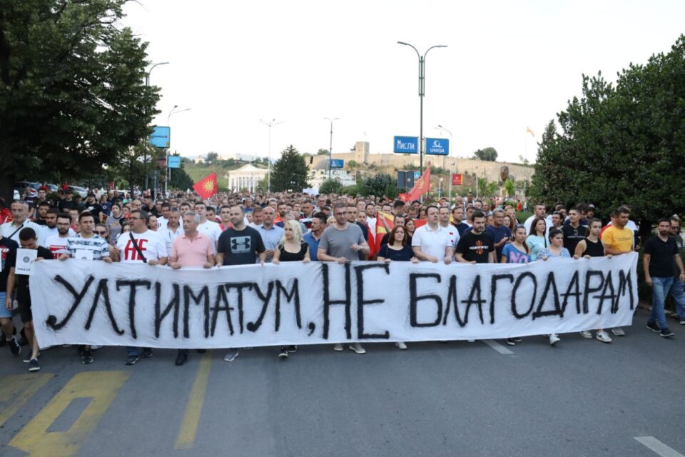 Мицкоски со порака: Силата е во масовноста, а не во насилството, продолжуваме со протести