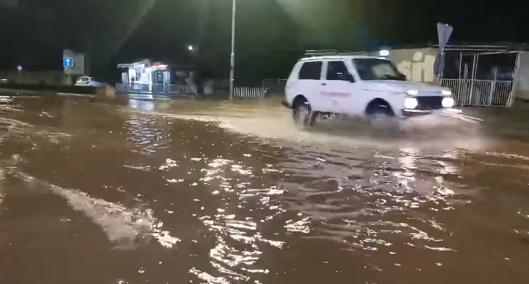 Кочани под вода, искинати кабли и паднати дрвја од невремето