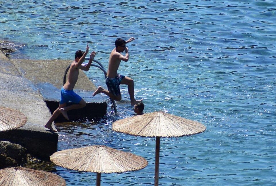 Лани во Грција летувале скоро пола милион туристи од Македонија, двојно помалку од 2019 година