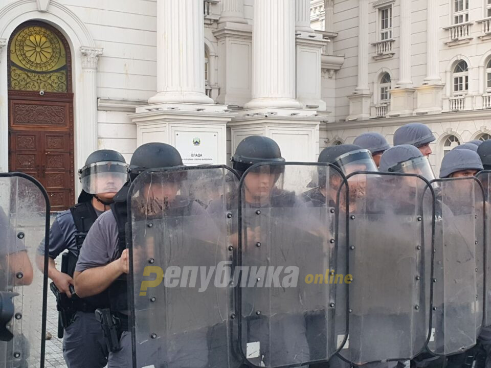 Кривична пријава за тројца полицајци, се сомничат за малтретирање во вршење на службата