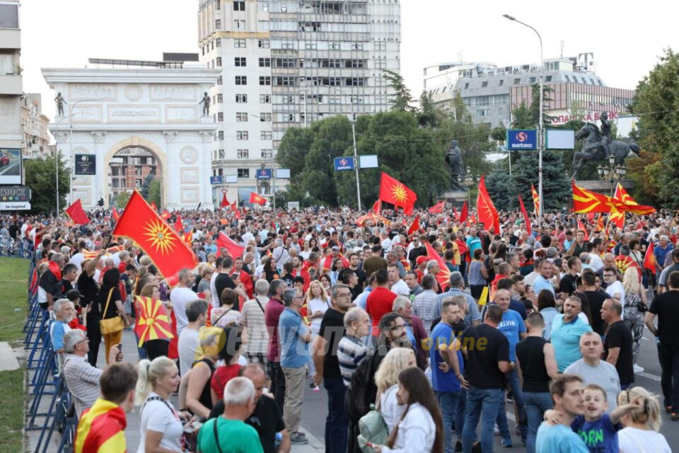 (Фото галерија) Протестот против францускиот предлог пред Собранието