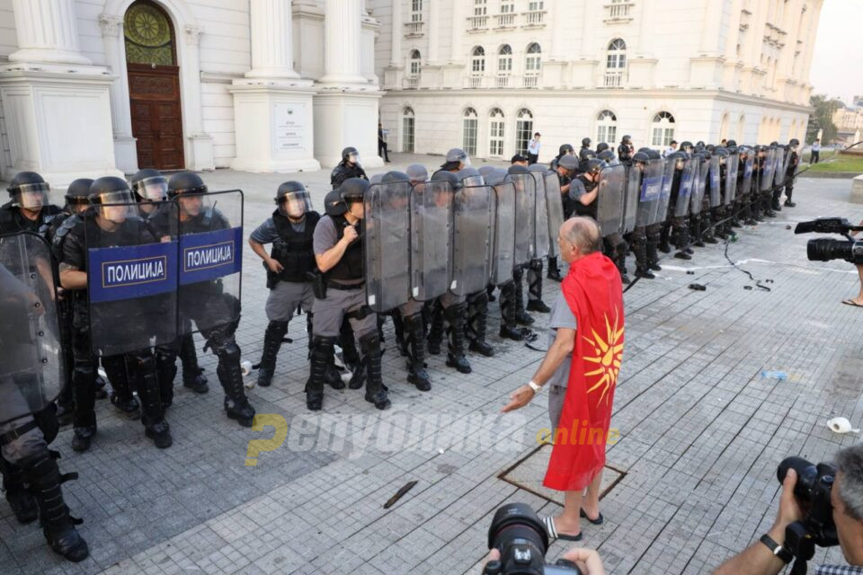 ВМРО-ДПМНЕ: Ковачевски и СДСМ одбраа да бидат против народот