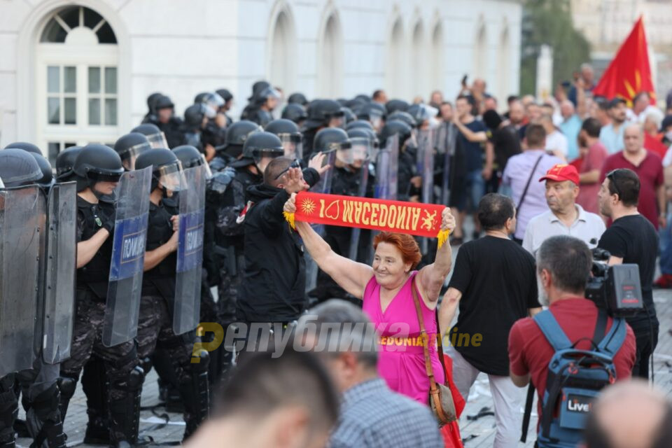 СДСМ со осуда за вечерашните протести