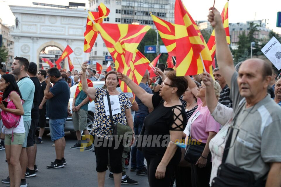 Ковачки до власта: Со закани и притисоци нема да ја спречите масовноста на протестите, граѓаните да излезат денеска во 19 часот пред Влада