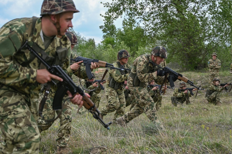 Унгарија ги стави вооружените сили во состојба на готовност