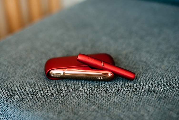 Нова лимитирана едиција на IQOS 3 DUO – Passion Red