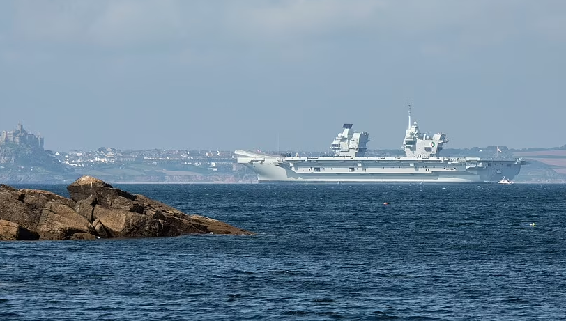 Британски носач на авиони, вреден три милијарди фунти, се расипа само неколку часа по запловувањето