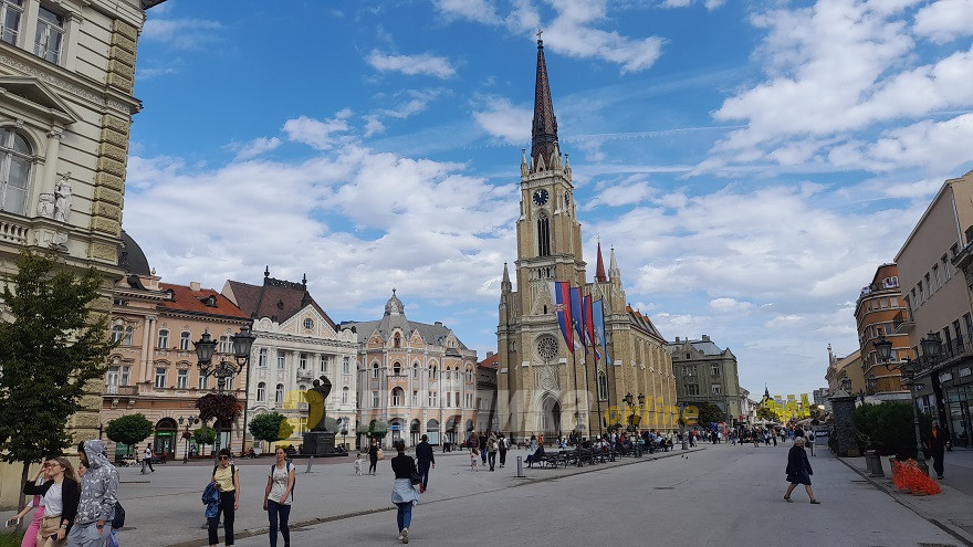 Студенти во Нови Сад ја заклучија зградата на Филозофскиот факултет