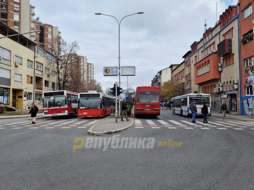 Ако Арсовска им исплати на приватните превозници и долг и камата, советничката група на ВМРО-ДПМНЕ ќе поднесе кривична пријава и против неа и против директорот на ЈСП