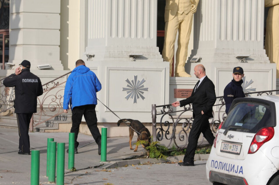 Лажни се пријавите за поставени бомби во Скопје и во Кавадарци, вели МВР