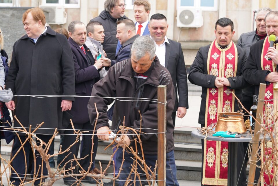 Мицкоски од Кавадарци: Лозарите мора да ја добијат заслужена цена за тоа што ќе го сработат и за тоа што ќе го продадат