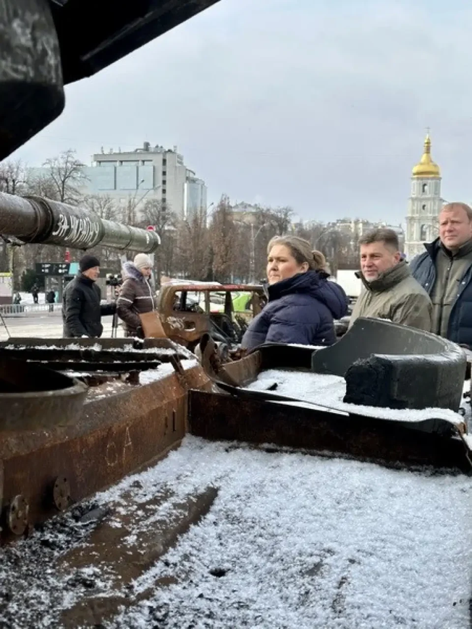 Петровска: МО не ја исклучува можноста да прими на лекување војници од Украина