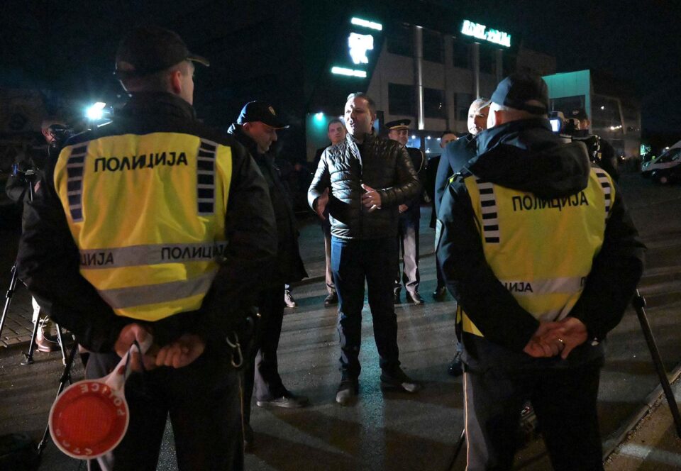 Нападнати полицајци во два одделни случаи