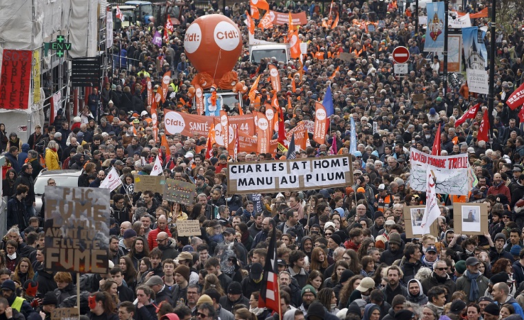 Нови протести во Франција поради законот за реформа на пензискиот систем