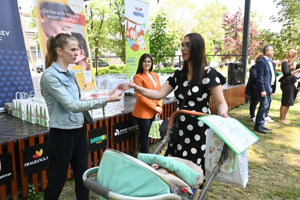 Клиника Жан Митрев додели 130 ваучери за педијатриски прегледи за новороденчињата од Центар