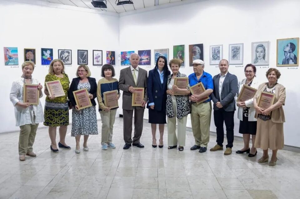 Одбележана годишнината од премиерата на „Бегалка“, врачени благодарници на актерската екипа