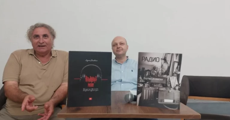 Промовирани книгите „Радио“ и „Неправилен ритам“ на новинарот Љупчо Јолевски во Тетово