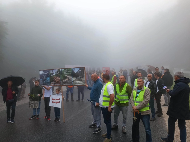 Нов протест на жителите на Горна Река против сечата на шума во НП „Маврово“