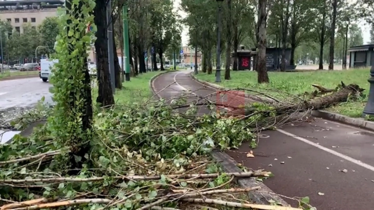 Милано повторно погодено од силно невреме