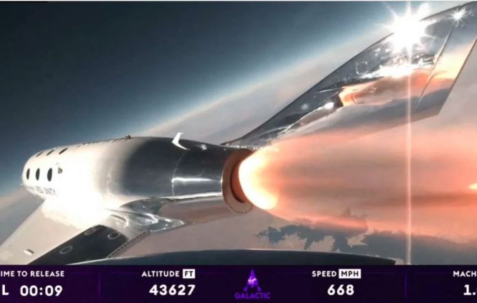 „Virgin Galactic“ ги однесе првите туристи во Вселената