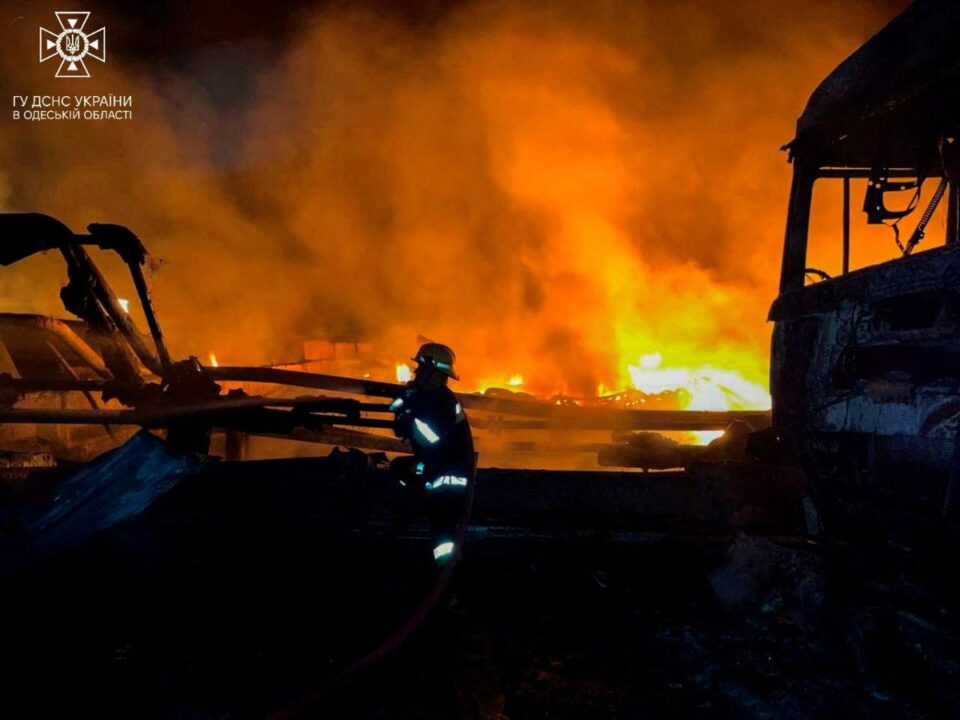 Едно лице загина, 13 се повредени во напад на руски дрон врз Одеса