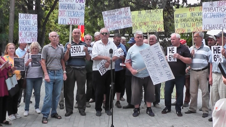 Светниколските пензионери и денеска протестираа, а утре ќе бидат пред Влада