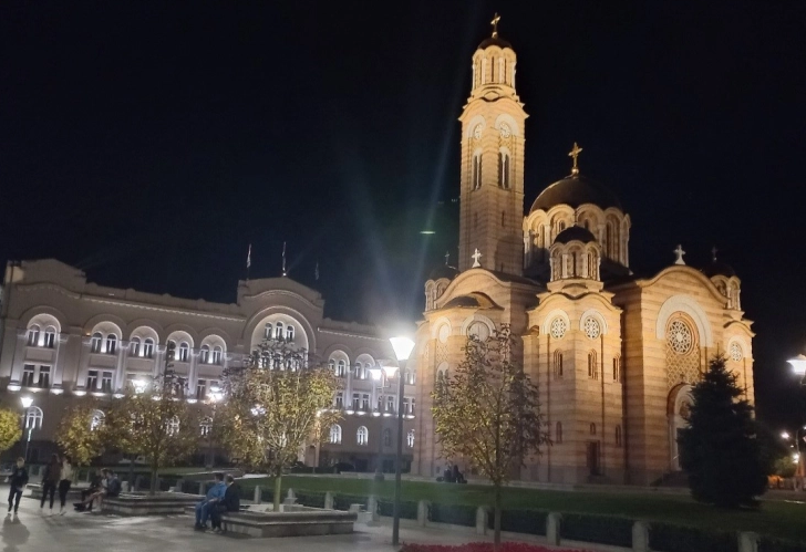 По убавината на жените од Бања Лука може да се споредуваат само некои градови: Прошетка низ градот на Врбас под тврдината Кастел