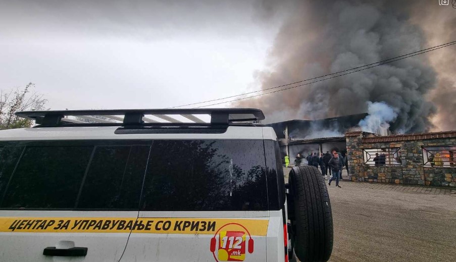 14 тони бои и лакови изгореа во пожарот во тетовско Фалише, се испитува колку се загадени почвата и водата