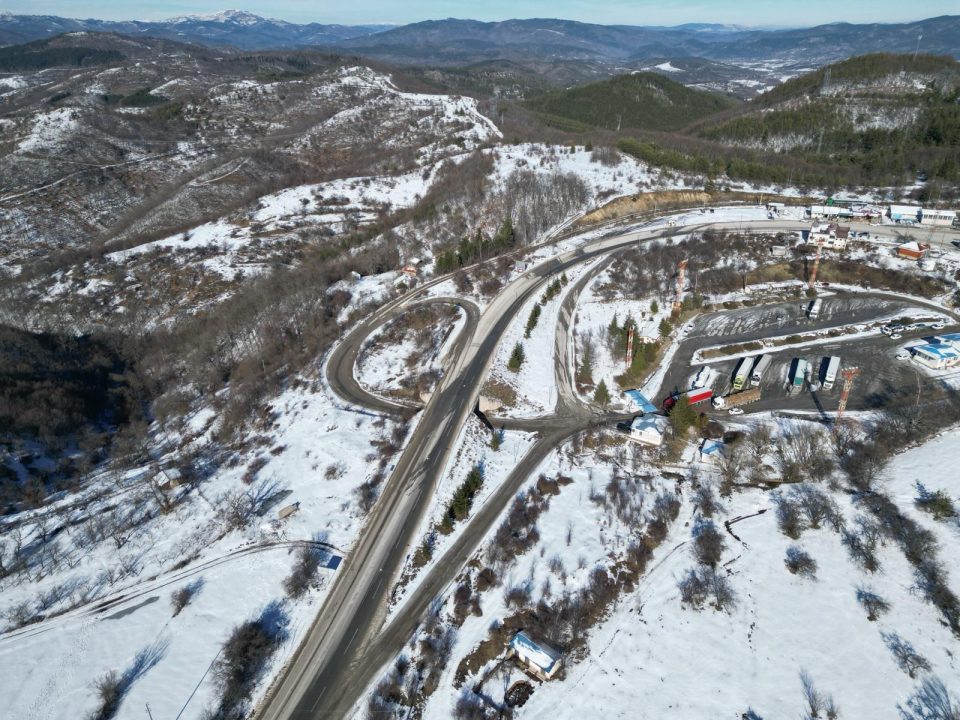 Пуштен во употреба патот Крива Паланка- Деве Баир: Амбасадоре Гир, можете преку Брисел да му кажете на Петков дека ние нашата работа ја завршивме, а тие нивната работа не ја завршија, порача Ковачевски