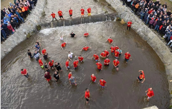 Масовна прослава и „Богојавленска софра“ на Водици во Крива Паланка