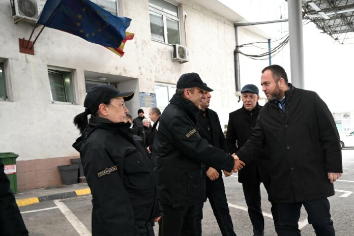 Следете во живо: Тошковски ја посети Единицата за интервентна полиција во полицискиот центар Ѓорче Петров