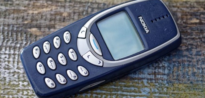 Aли Ахмети има Нокиа 3310, не пишува ниту СМС