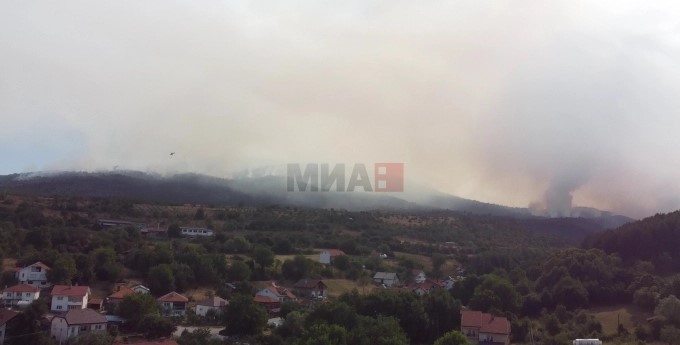 Пехчево спасено, пожарот локализиран