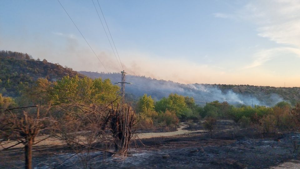 Утрово три активни пожари низ Македонија