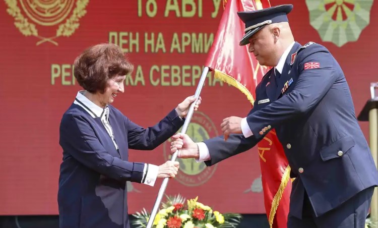 Силјановска за Денот на АРМ: Денешниот празник е потсетување дека никој нас не не ослободувал туку сами се ослободивме